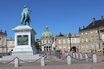 Amalienborg Sarayı