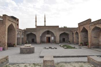 Kırmızı Medrese