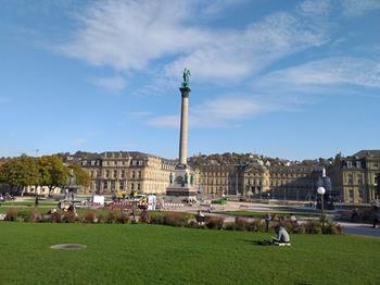 Schlossplatz Meydanı